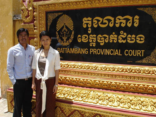 Court monitor Chea San with CSD director Theary Seng in front of Battambang Court, 2008
