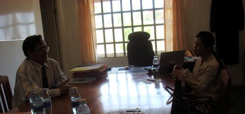 Judge Non Nil (president of Siem Reap Court) and CSD Theary Seng (17 April 2008)