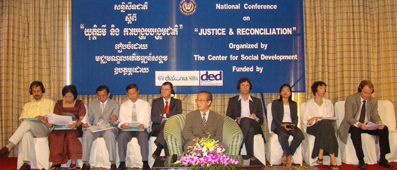Chea Leang, You Bunleng and other ECCC officials with Theary Seng, Nov. 2008