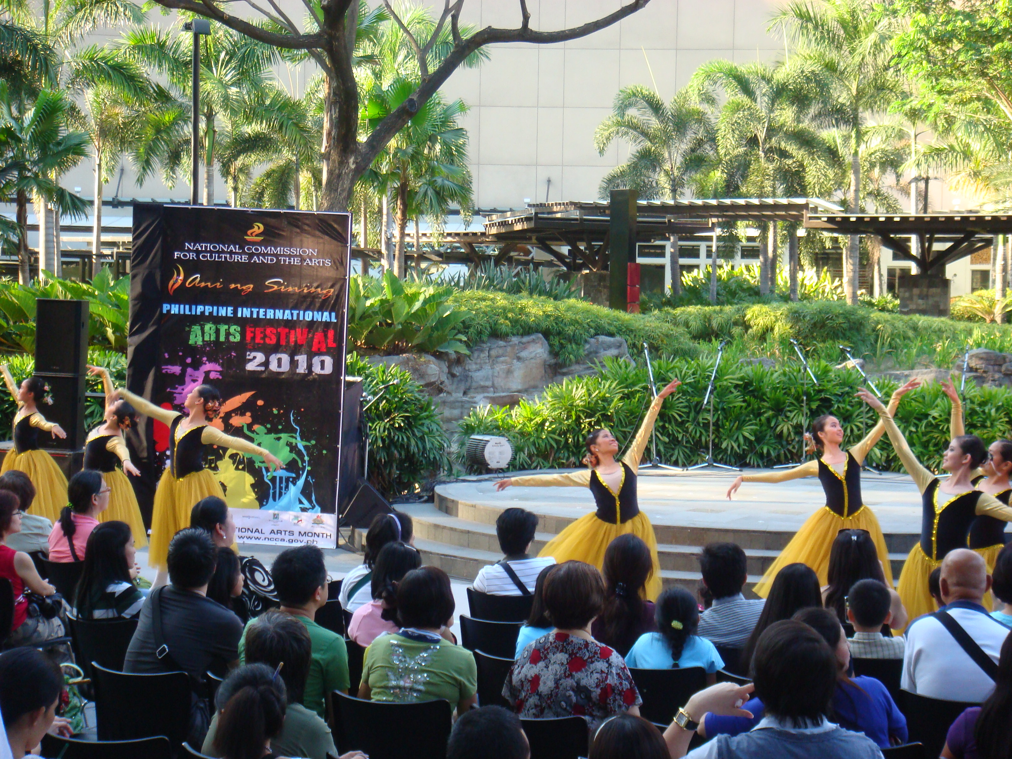 MakatiMallMusicArtFestival21Feb2010 2010ConferencePoshMakatiShoppingMallsMusicArtsFestival1