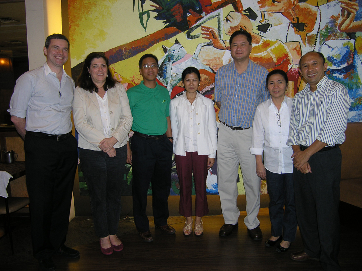 ANSA-EAP Executive Committee after meeting in Manila, 20 Feb. 2010 ANSA-EAP Executive Committee: Chair Mike Luz, World Bank Institute Mary McNeil, World Bank Philippines Andrew Parker, Theary Seng (Cambodia), Teten Masduki (Indonesia), Ateneo Dean Tony La Vinia (Manila, 20 Feb. 2010)