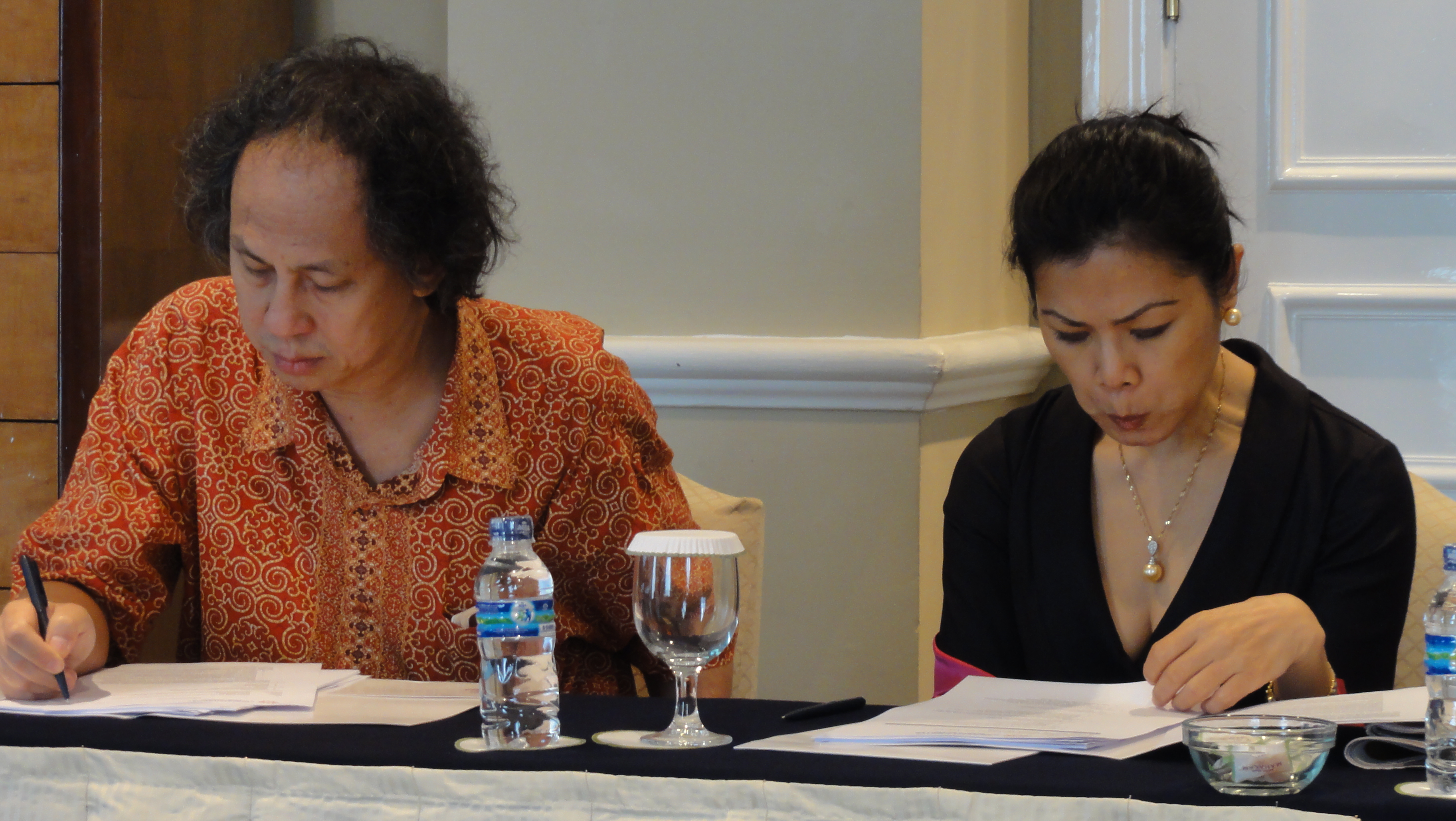 Theary Seng and Kavi Chongkittavorn at HRRCA, Jakarta, 23 Aug. 2010