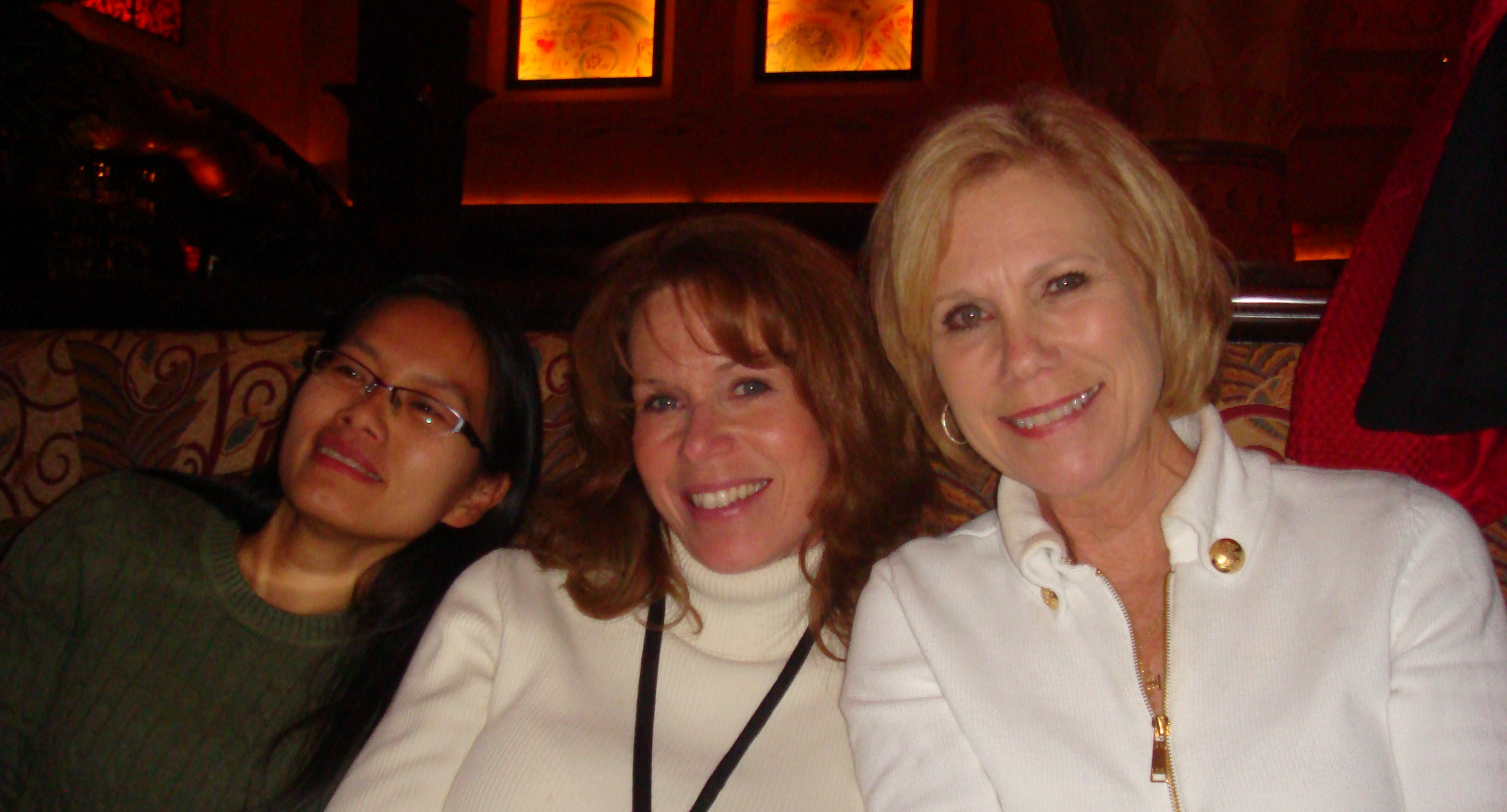 Theary Seng sitting across Haidy Ear-Dupuy, Robyn Pierce and sister Marilee Pierce Dunker at Cheesecake Factory (Tyson's Corner, 7 March 2010)