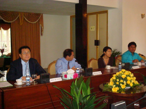 Theary Seng, steering committee member of Cambodian Human Rights Action Committee (CHRAC) meeting with Human Rights Comission of Senate, 10 June 2009 Theary Seng as Steering Committee member of CHRAC meeting with Senate Human Rights Commission, 10 June 2009