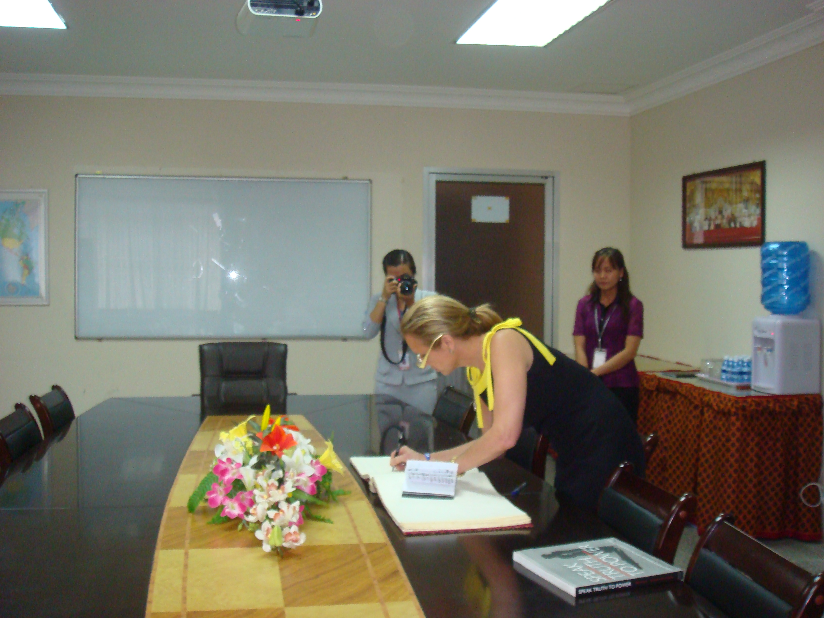 Kerry Kennedy signing PUC book, 23 Feb. 2011