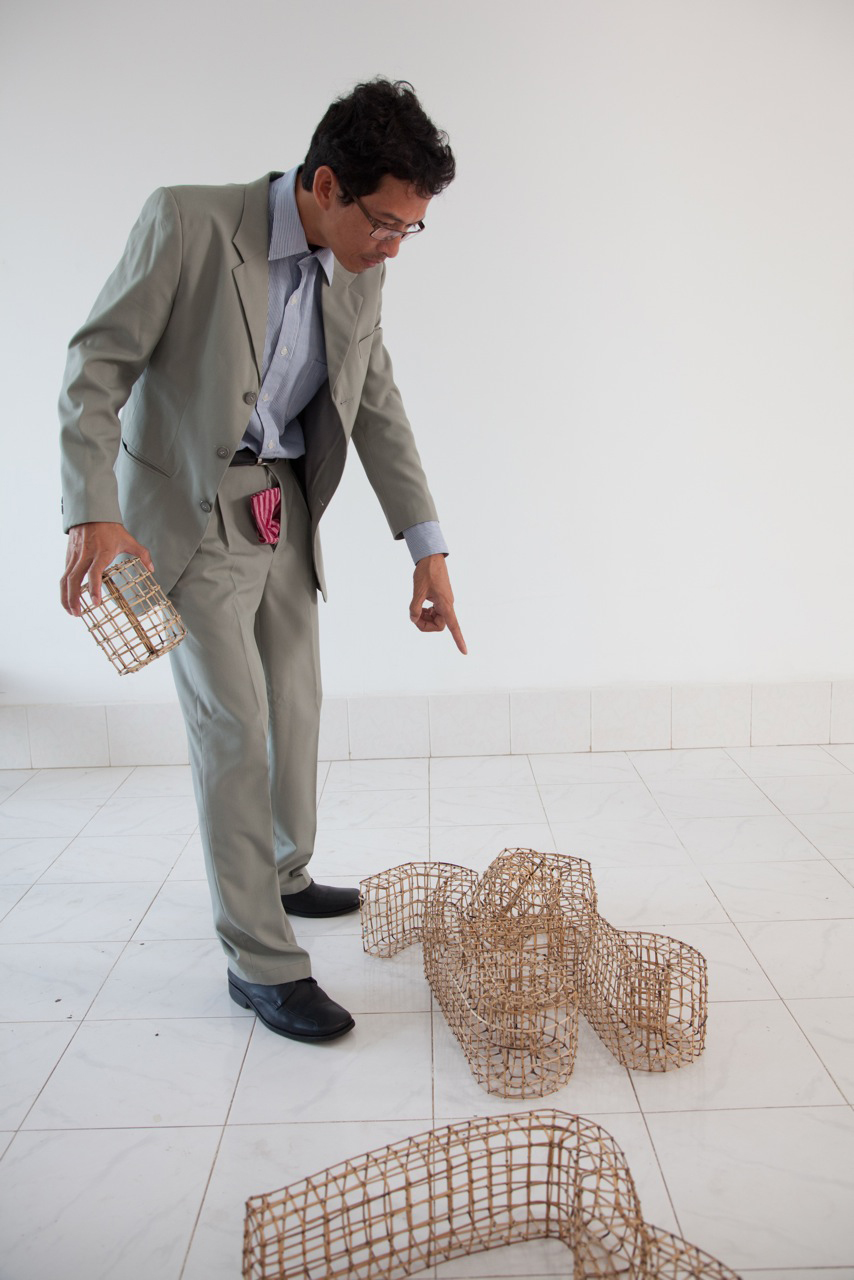 Sopheap Pich showing off his krama boxer at his studio, July 2010
