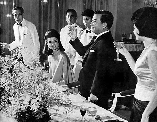 Prime Minister Son Sann, Jackie Kennedy, Prince Norodom Sihanouk and Princess Monique, 1967