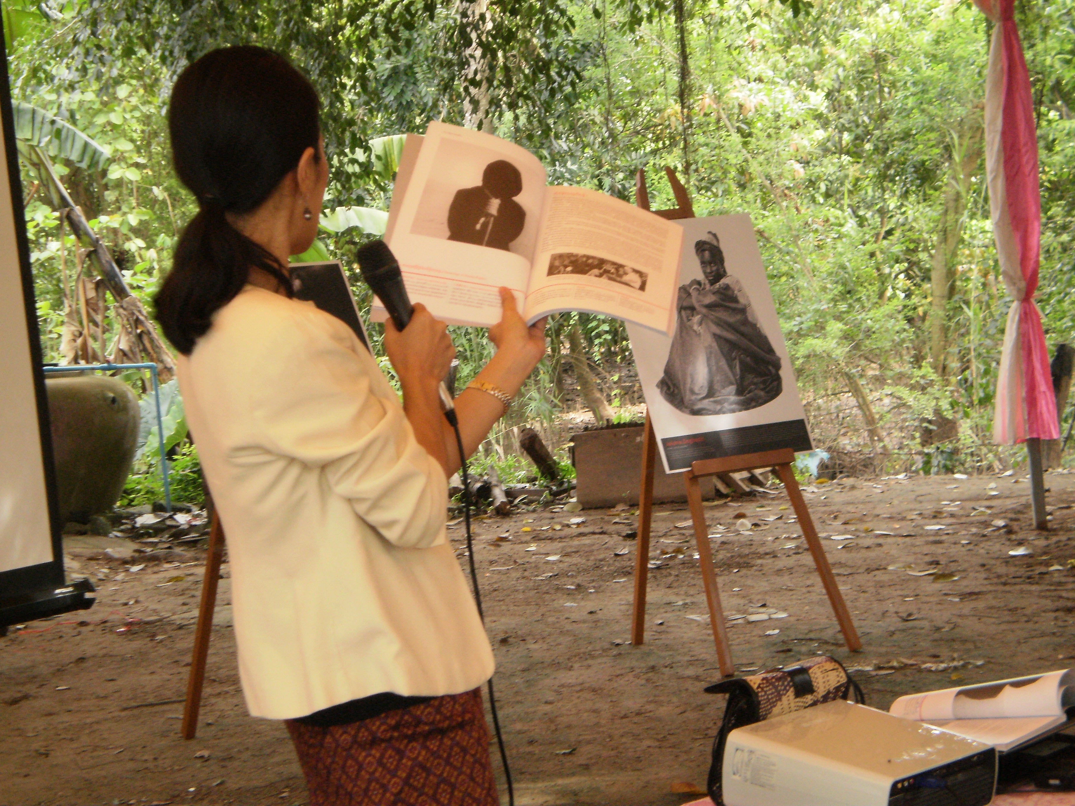 Theary Seng trains at Sa'ang, 9 Nov. 2011