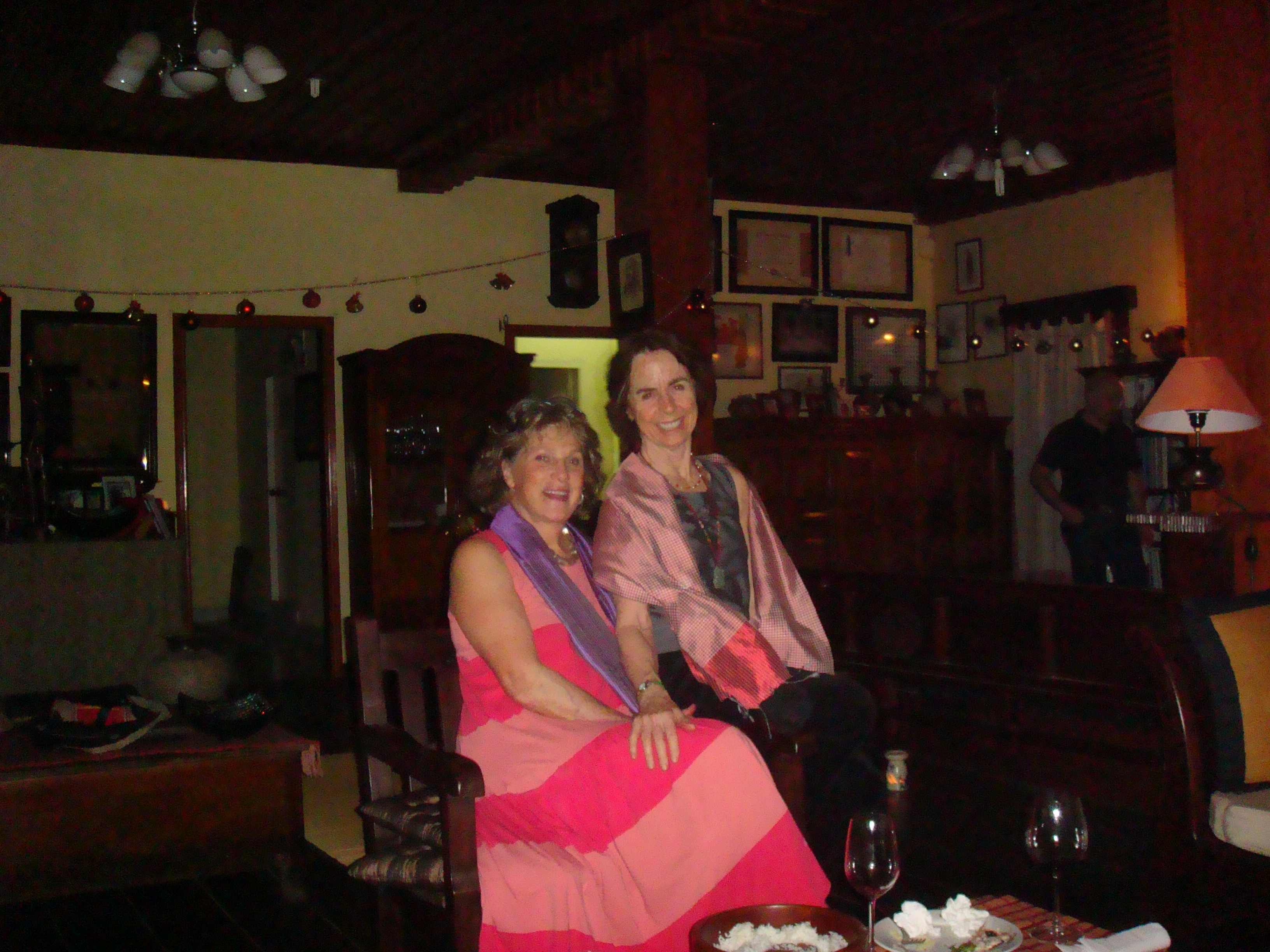 Lauren Shaw, Mimi Edmunds (Phnom Penh, 1 Jan. 2011)