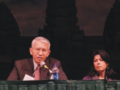 Theary Seng and Sichan Siv at the KRT Forum II in Portland, August 2009)