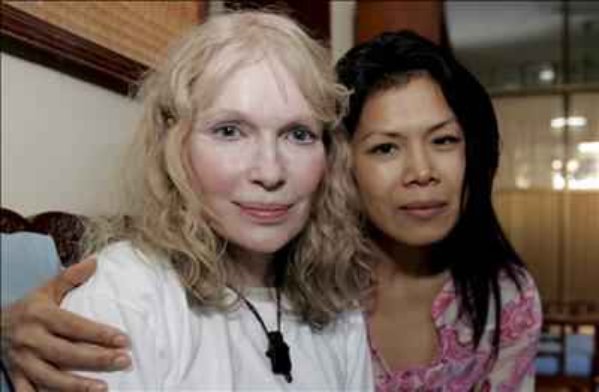Mia Farrow, Theary Seng in Cambodia, January 2008
