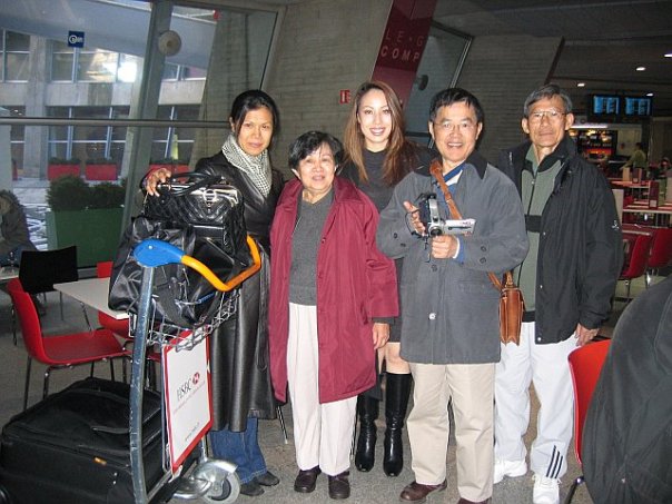 familyphotoparisairport