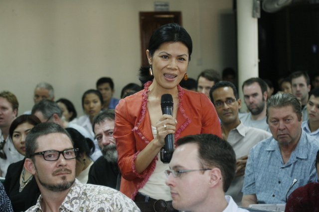 Theary Seng appealing to famed film director Oliver Stone to assist getting Henry Kissinger to testify at the Khmer Rouge Tribunal (University of Cambodia, Jan. 2010)