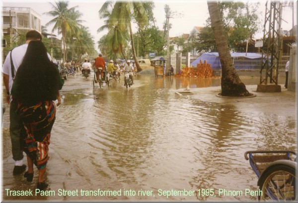 Photo by Theary Seng, walking to work with other CANDO volunteers on Trasoek Paem (63) Street