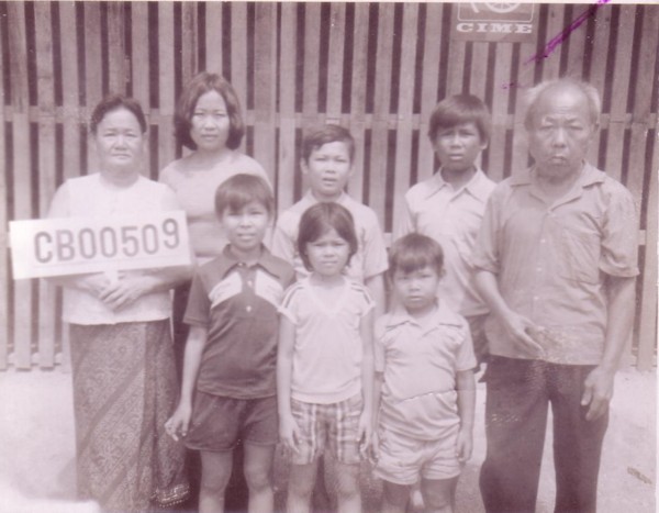 websitehomegalleryrefugeefamilyphoto