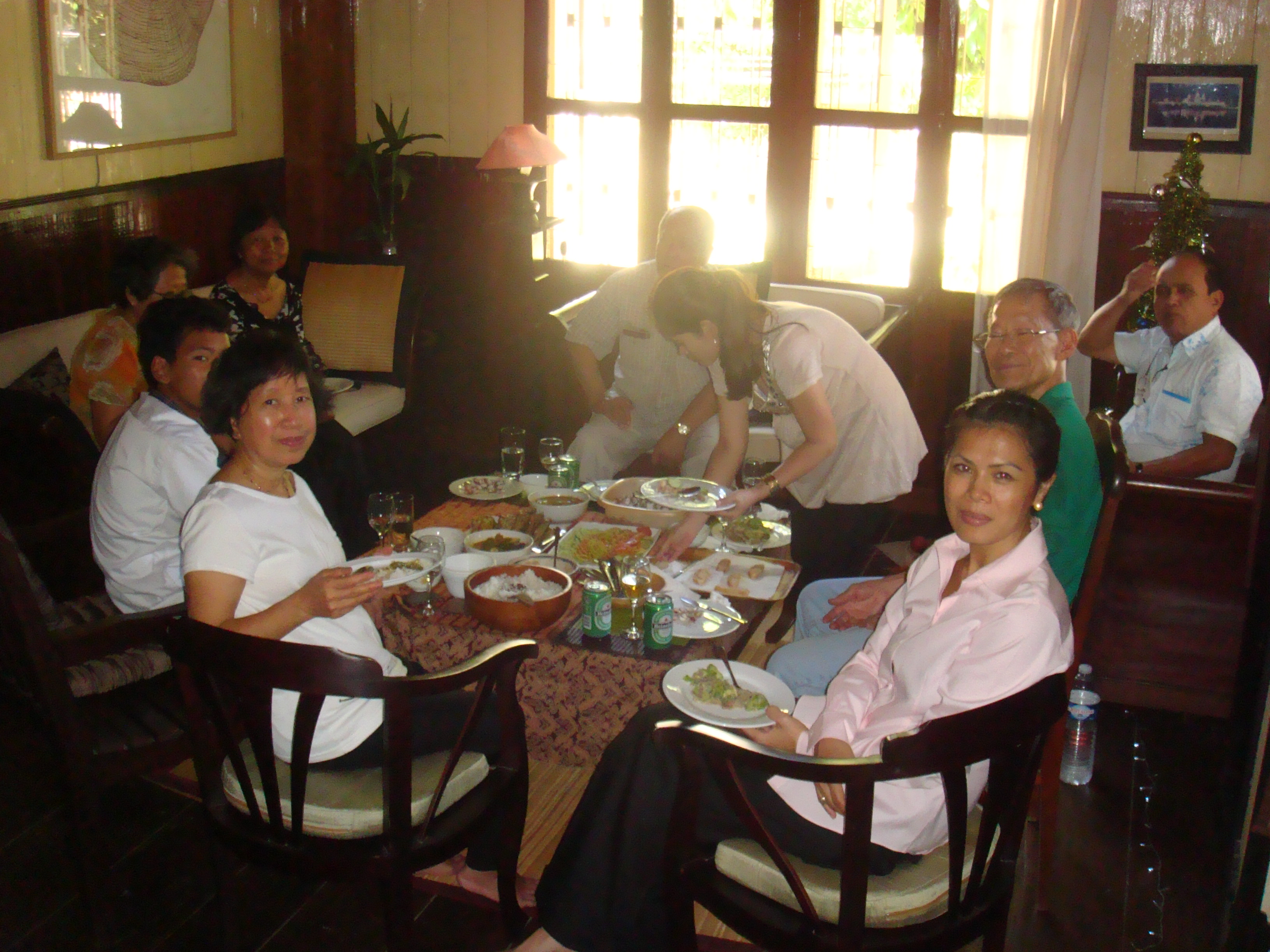 Theary Seng with great uncle Seng Chen Ani and friends (Phnom Penh, 1 Dec. 2010)